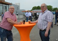 Hans Seinen en Gerrit-Jan Hendriks van supermarkt Hendriks uit Sibculo